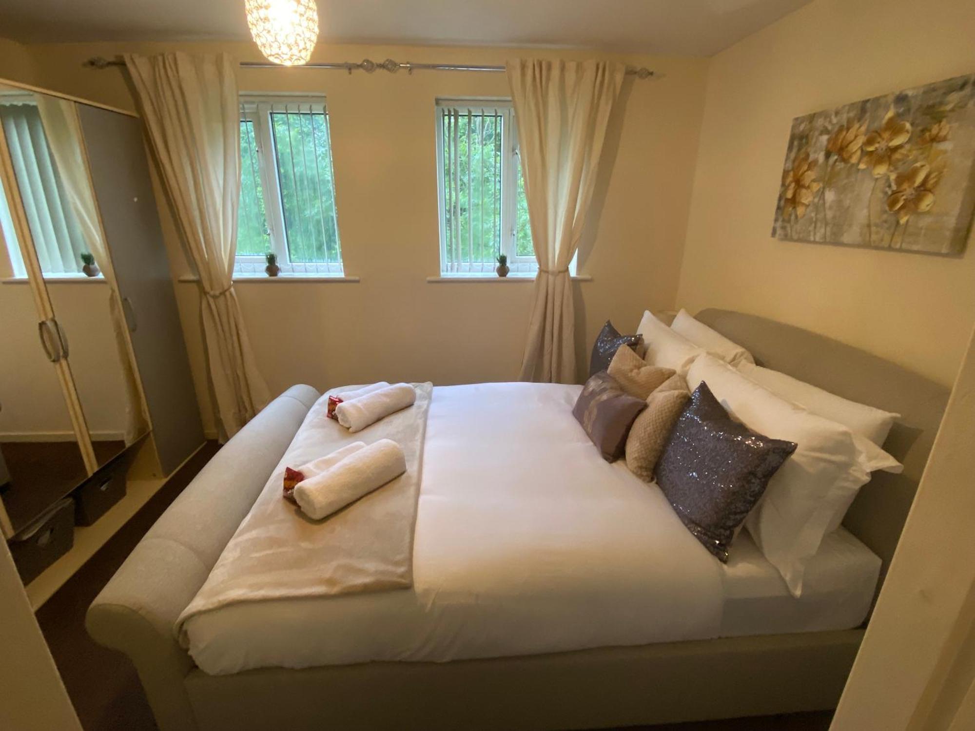 Lovely 2 Dbl Bed Apartment Near Heaton Park And North Manchester Hospital With Parking Eksteriør bilde
