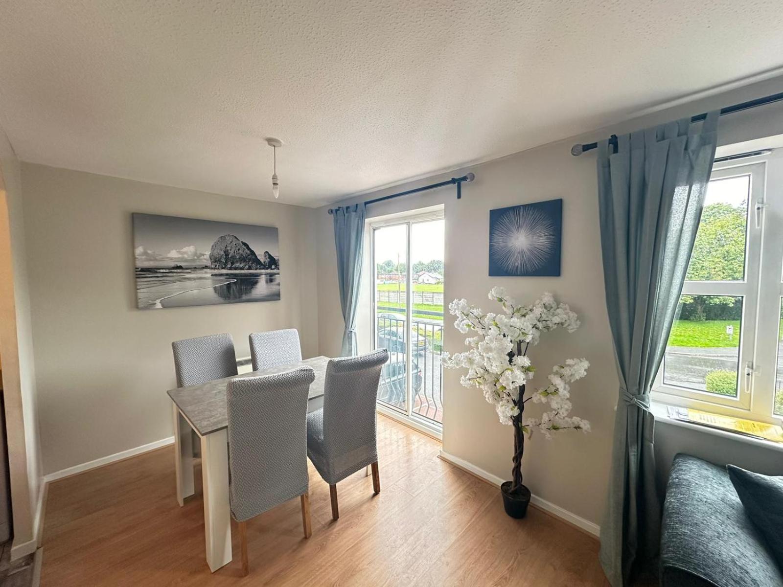Lovely 2 Dbl Bed Apartment Near Heaton Park And North Manchester Hospital With Parking Eksteriør bilde