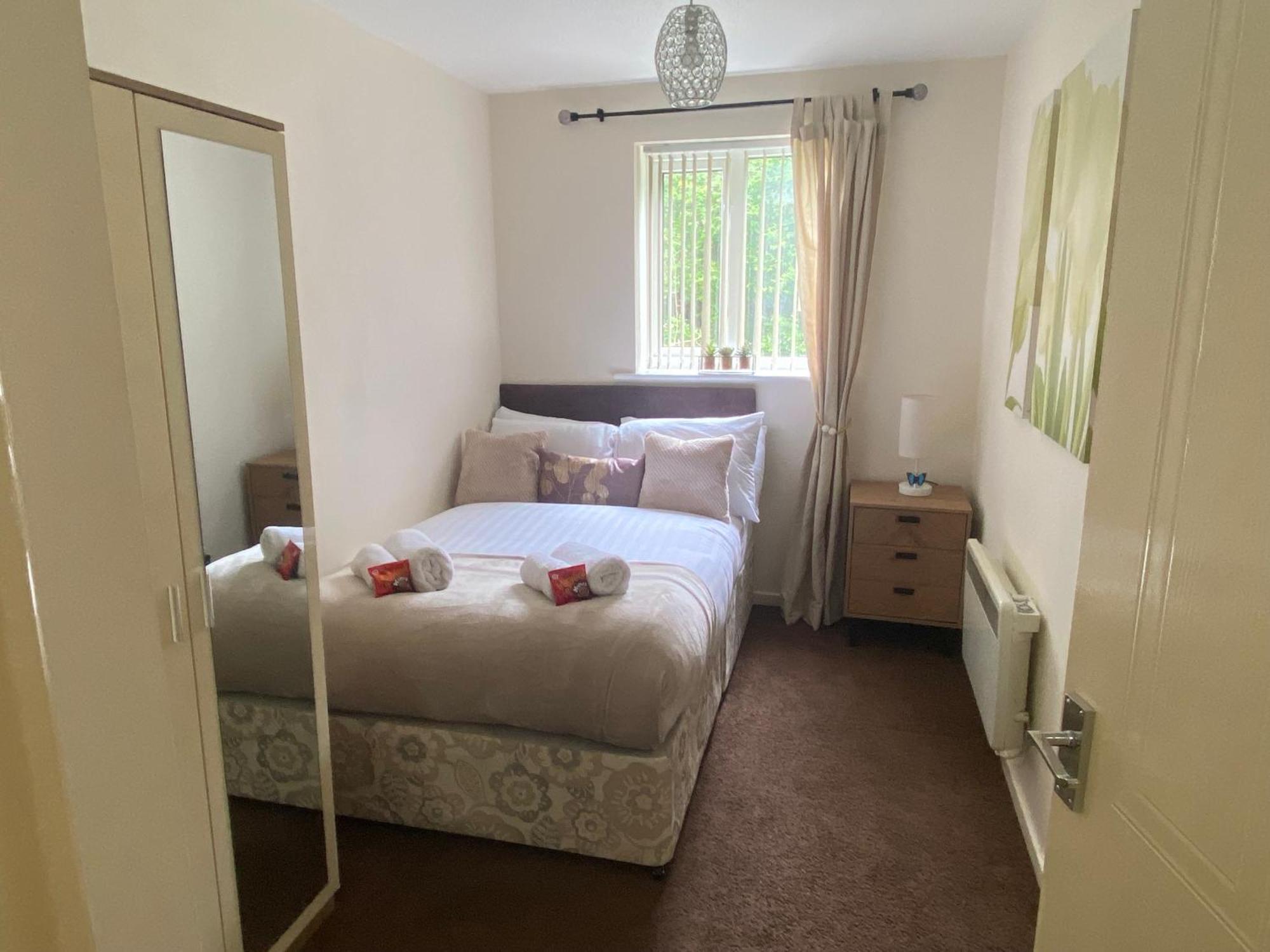 Lovely 2 Dbl Bed Apartment Near Heaton Park And North Manchester Hospital With Parking Eksteriør bilde